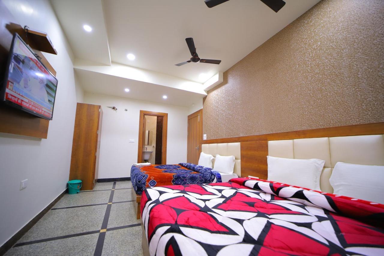 Hotel Royal Phoenix Agra  Exterior photo